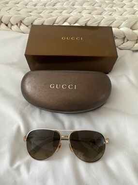 Gucci women’s  Gold Frame Sunglasses with Brown Gradient Lenses